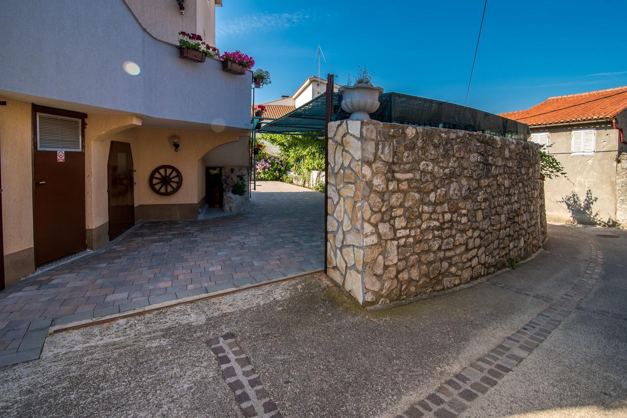 Apartment Sandra Krk Крк Экстерьер фото