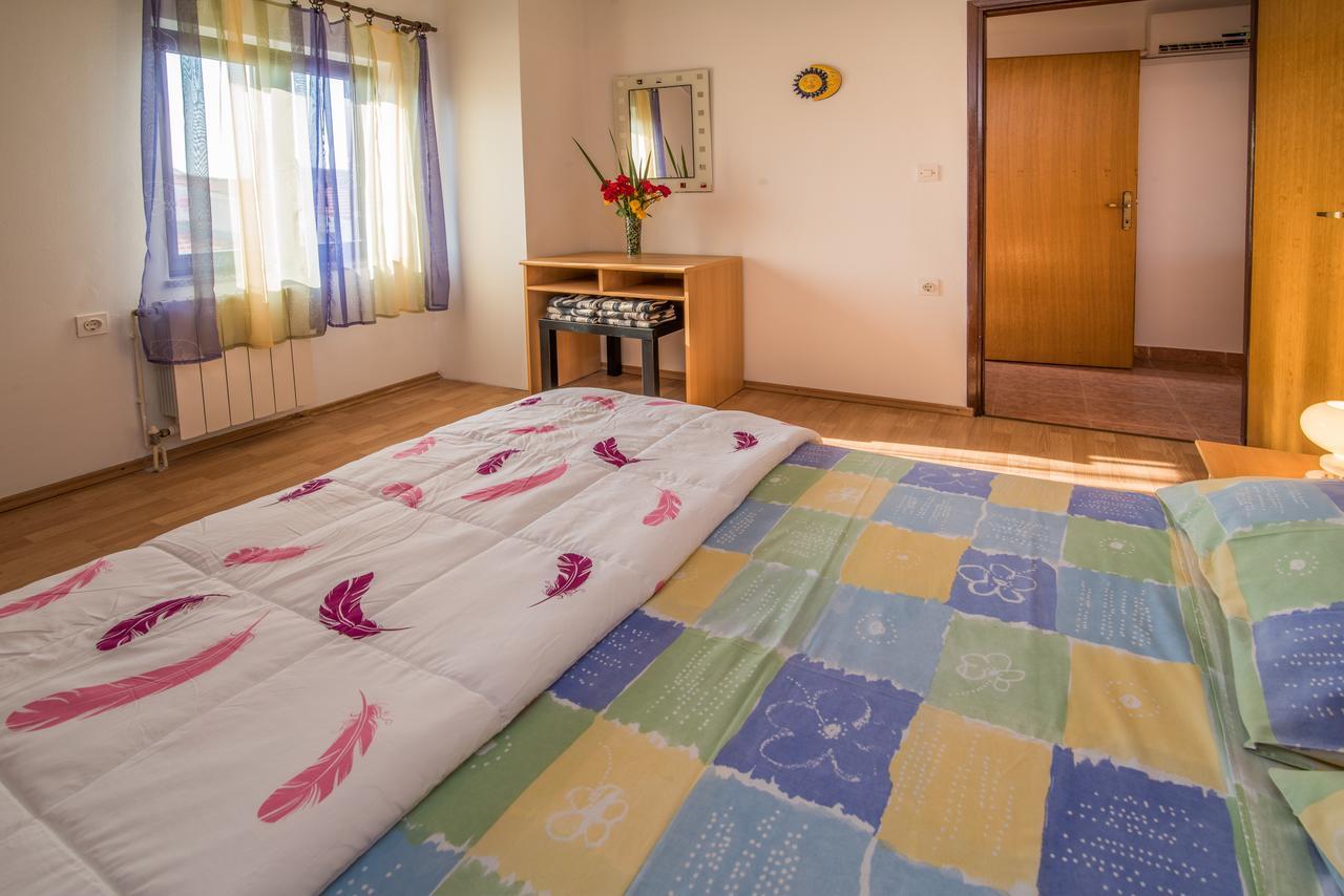 Apartment Sandra Krk Крк Экстерьер фото